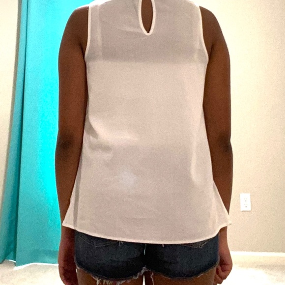 White Roses Keyhole Blouse - Picture 2 of 6